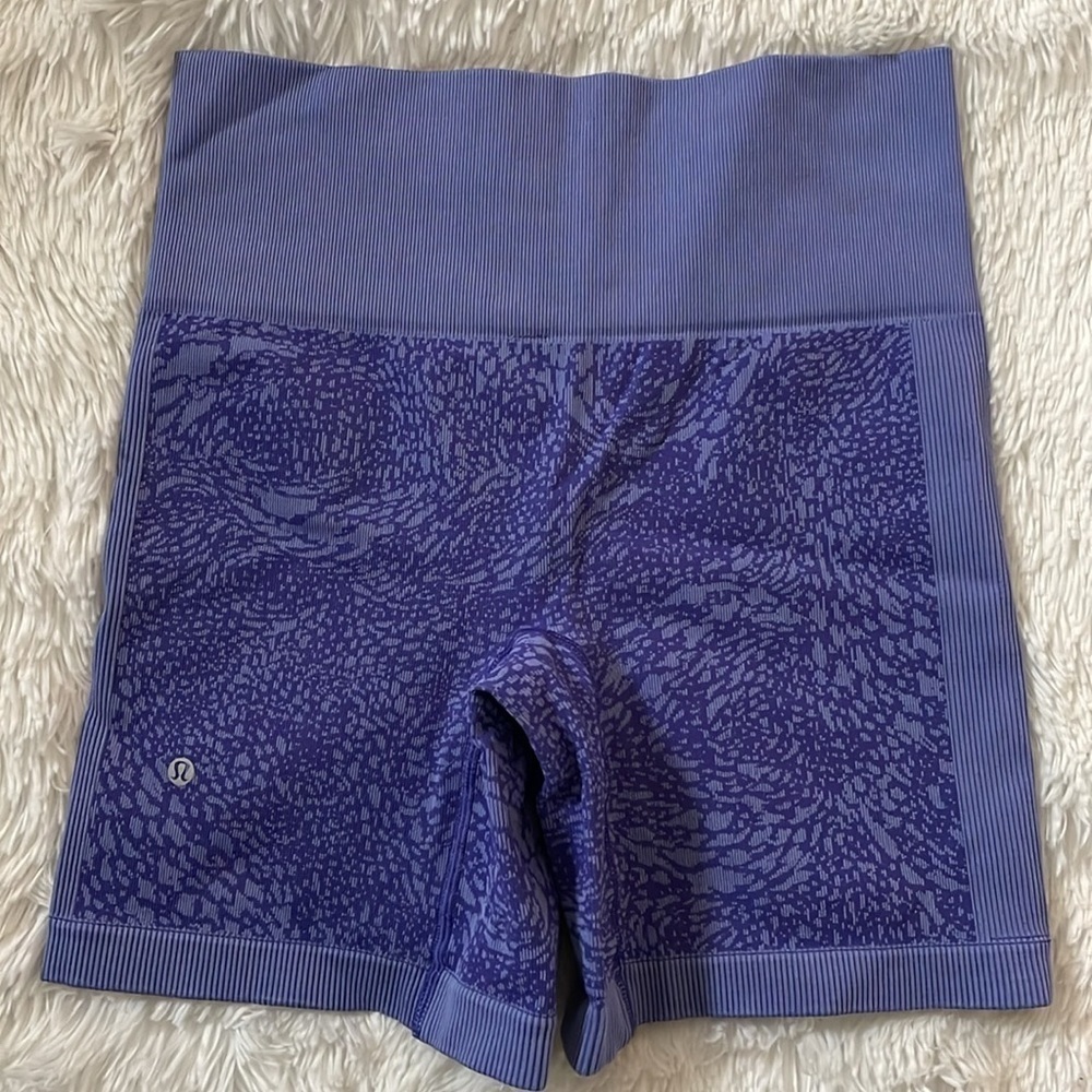 Lululemon Sculpt Shorts in Iris Purple size 6